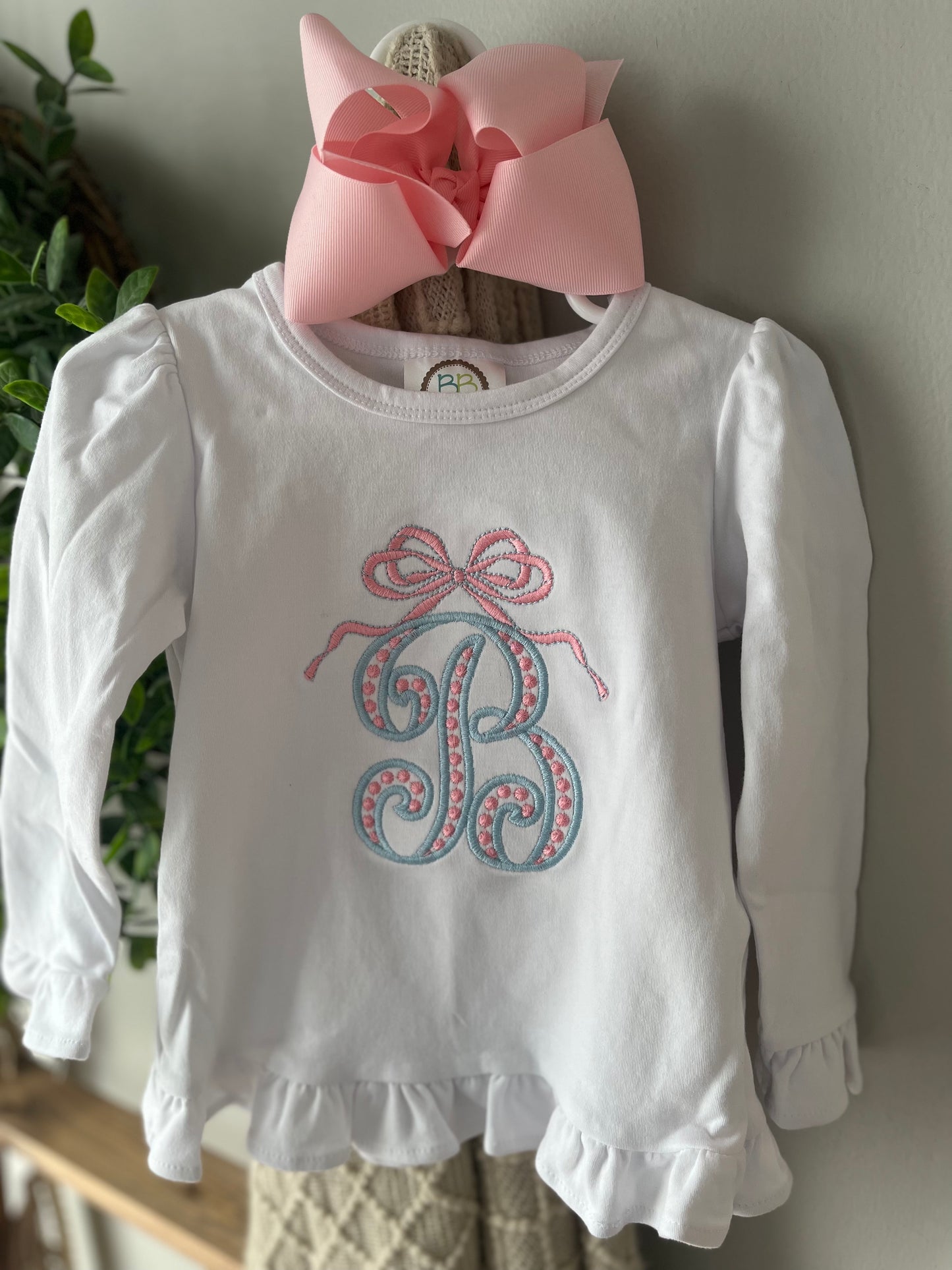 Single letter embroidered shirt